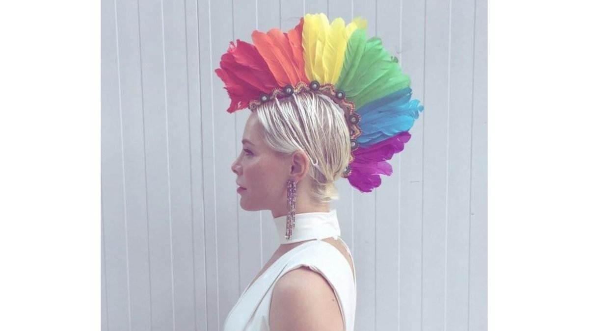 La cantante Soraya, con la corona de plumas que lució en la World Pride 2017.-