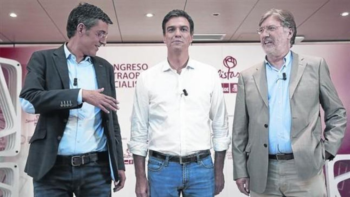 Eduardo Madina, Pedro Sánchez y José Antonio Pérez Tapias, tras el debate que protagonizaron el 7 de julio en la campaña por la secretaría general del PSOE.-JUAN MANUEL PRATS