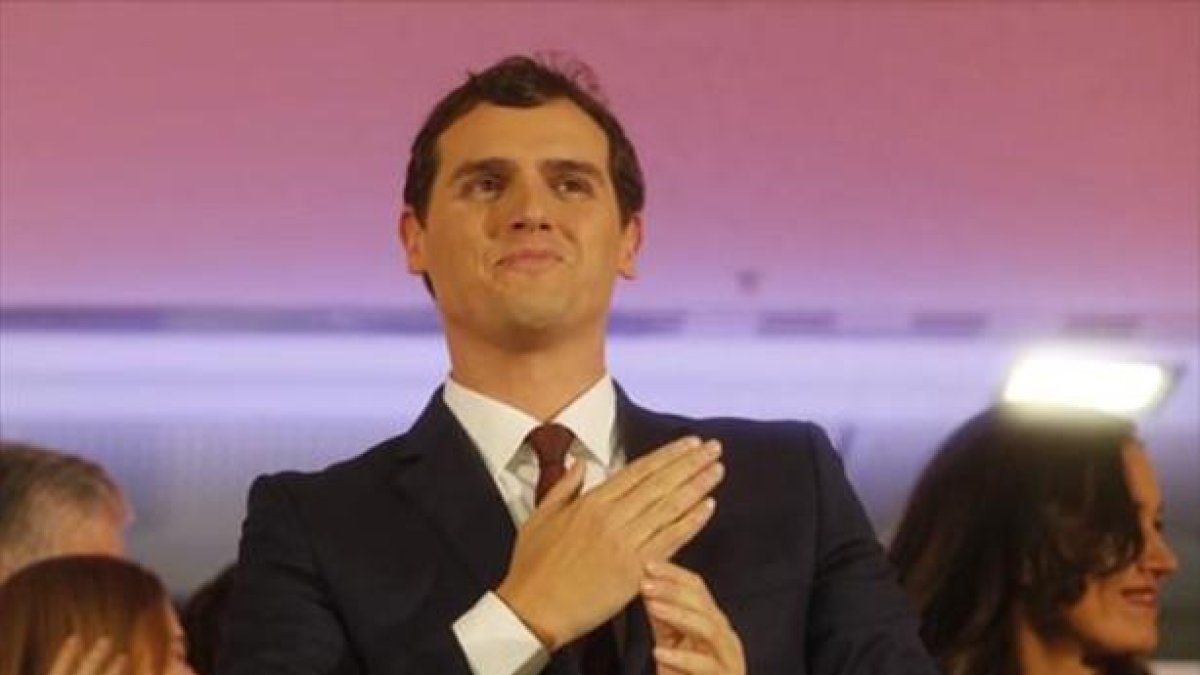 Albert Rivera, en su comparecencia de anoche en Madrid.-AGUSTÍN CATALÁN