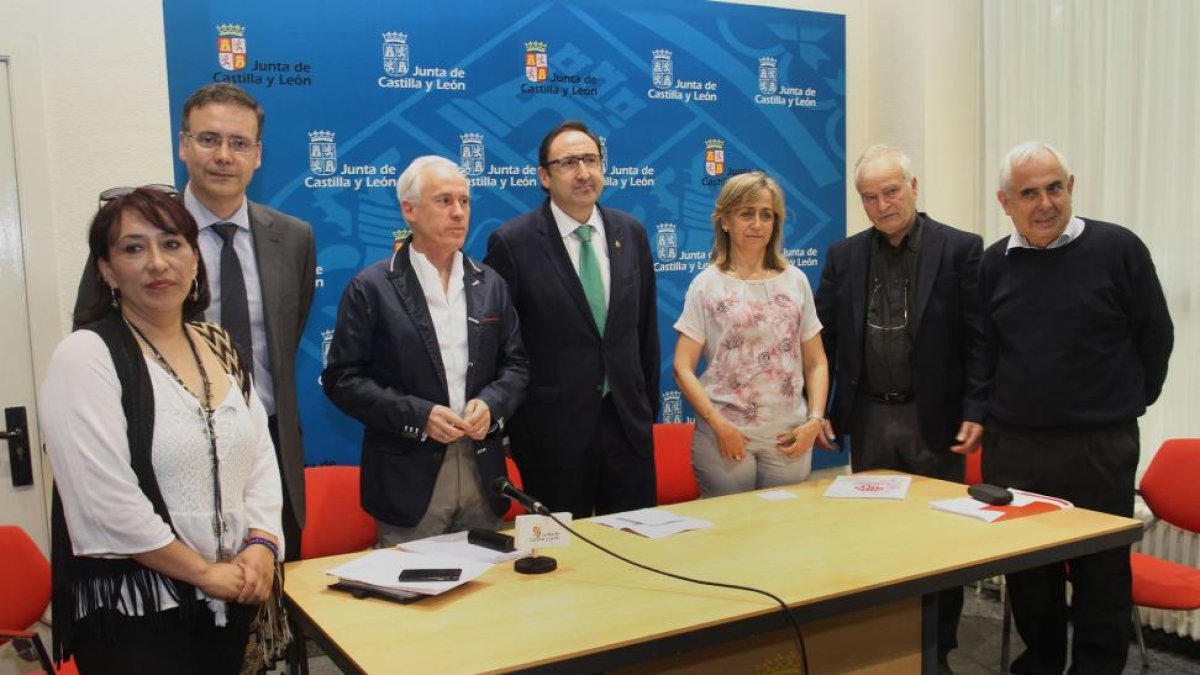 Las autoridades informan sobre la Red de Protección a las Familias Desfavorecidas en la provincia.-ICAL