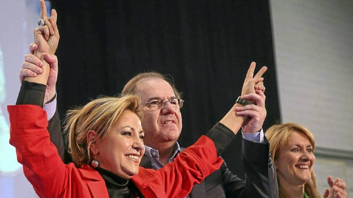 Rosa Valdeón y Juan Vicente Herrera, en una imagen de archivo durante un acto de partido en la capital zamorana.-ICAL