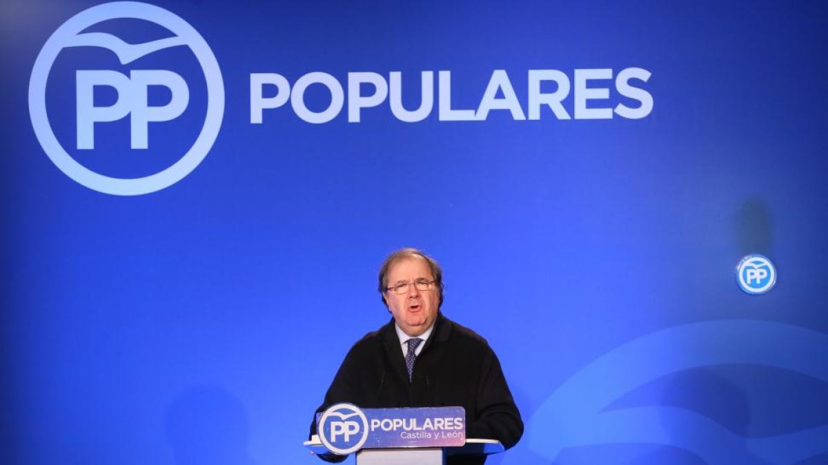 El presidente del Gobierno en funciones y del Partido Popular, Mariano Rajoy, preside la Junta Directiva Regional del PP de Castilla y León, en la que intervienen también el presidente regional de los 'populares' y presidente de la Junta, Juan Vicente Her-Ical