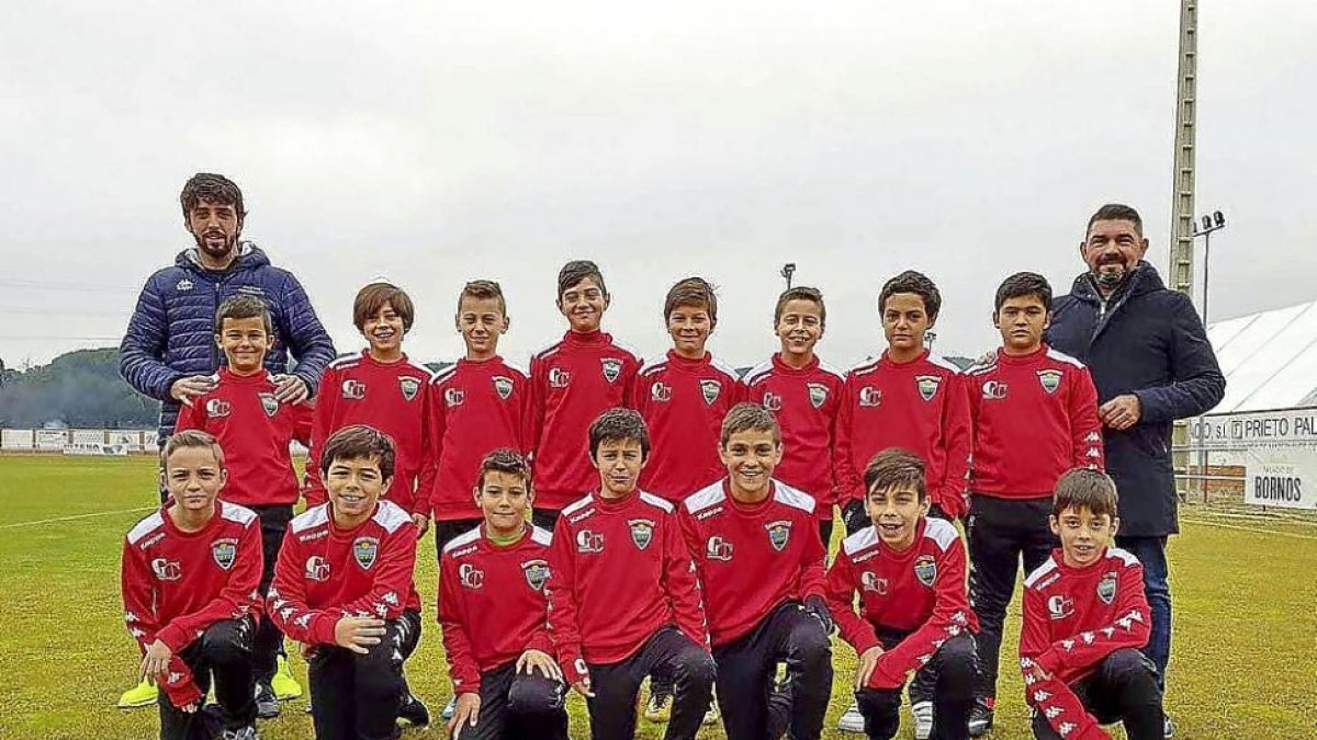 Entrenadores y jugadores del equipo benjamín A.-AT. TORDESILLAS