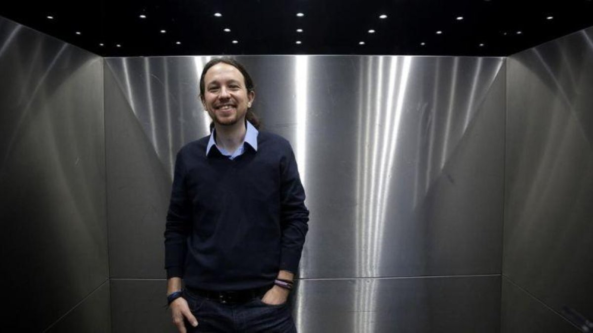 Pablo Iglesias en uno de los ascensores del Congreso.-JOSÉ LUIS ROCA