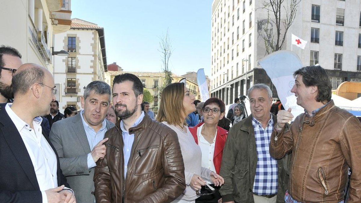Alonso, Antón, Tudanca, Barcones, Delgado, Lafuente, y Mínguez ayer en el centro de Soria.-VALENTÍN GUISANDE