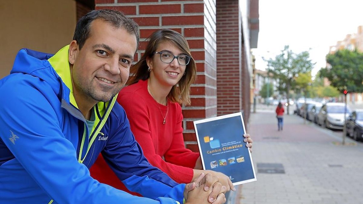 Eduardo Bustillo y Laura Miguel en las instalaciones de la Agencia de Innovación y Desarrollo Económico del Ayuntamiento de Valladolid.-J. M. LOSTAU