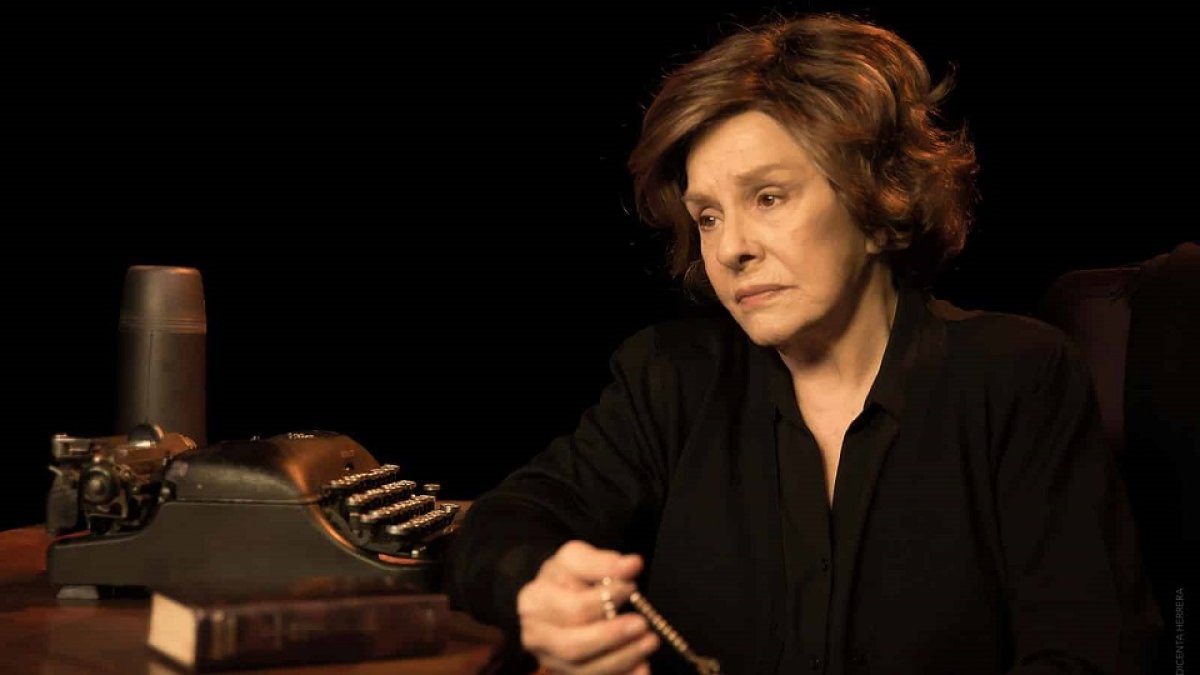 Lola Herrera como Carmen Sotillo.