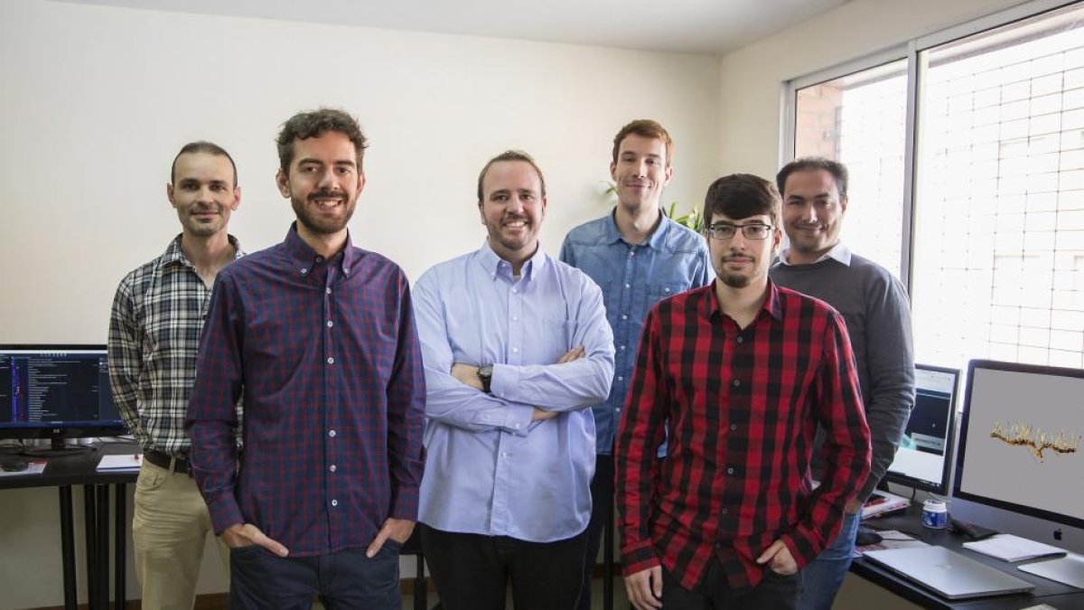 Trabajadores de Astibot Ingeniería en las instalaciones de la empresa vallisoletana.-NATHALIA DIAS CAMPOS