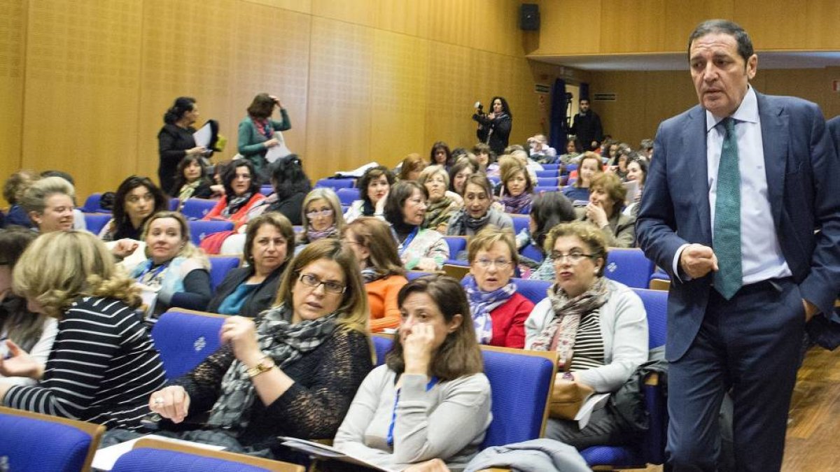 El consejero de Sanidad, Antonio María Sáez Aguado, inaugura la VII Jornada de Actualización en Vacunas-Ical