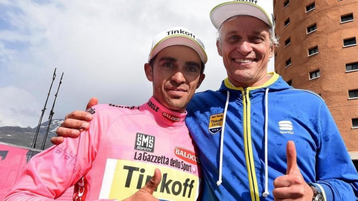Alberto Contador y Oleg Tinkov juntos en el equipo Tinkoff.-DANIEL DALZENNARO