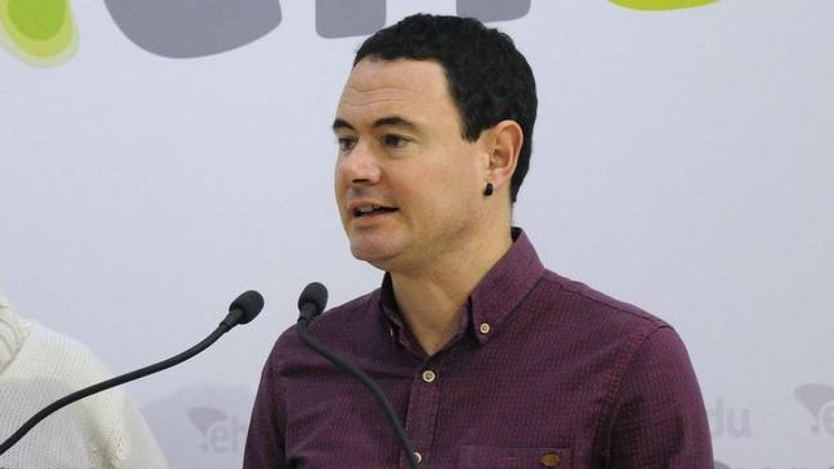 El presidente de Sortu, Hasier Arraiz, el pasado 21 de febrero en una rueda de prensa en Vitoria.-Foto: EFE/ JOSÉ RAMÓN GÓMEZ