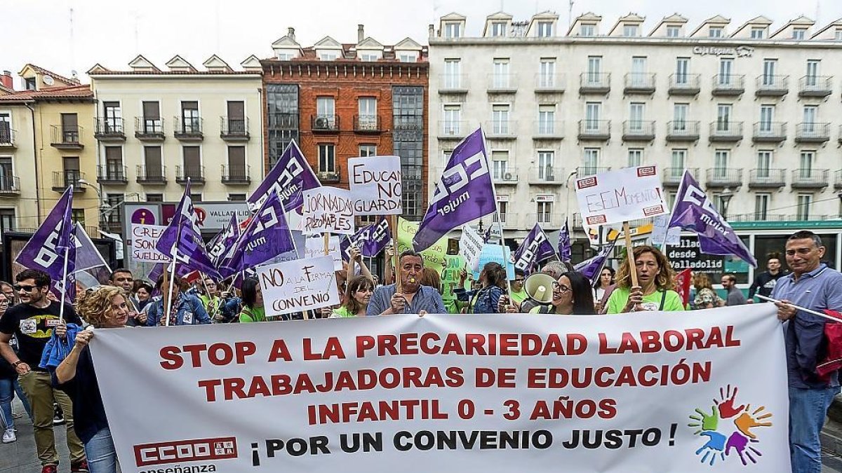 Concentración para protestar contra la precariedad laboral en la educación infantil.-ICAL