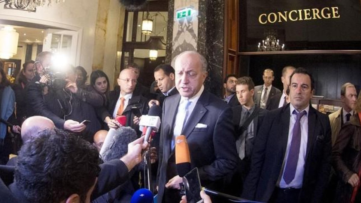 El ministro francés de Exteriores, Laurent Fabius, comparece ante la prensa en Viena.-AFP / JOE KLAMAR