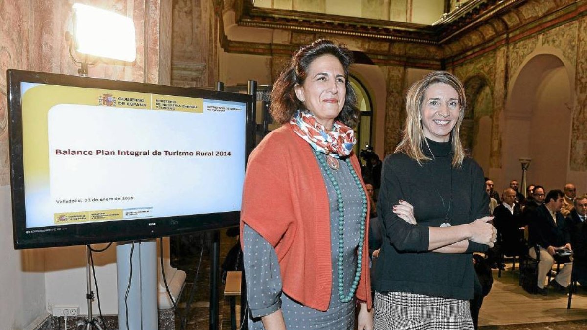 La secretaria de Estado de Turismo, Isabel Borrego (i), junto a la consejera de Cultura y Turismo de la Junta de Castilla y León, Alicia García (d), han presentado a representantes del sector el balance de 2014 del Plan Nacional Integral de Turismo Rural-Nacho Gallego