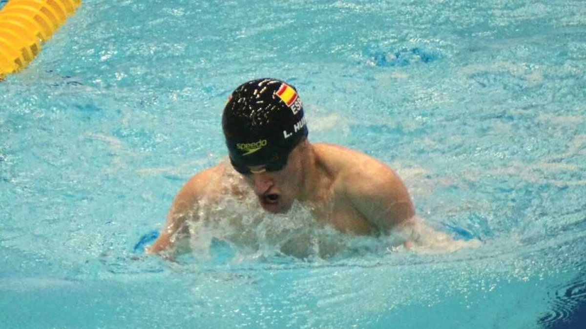 Luis Huerta durante una de las pruebas en la piscina de Funchal. / FEDEACYL