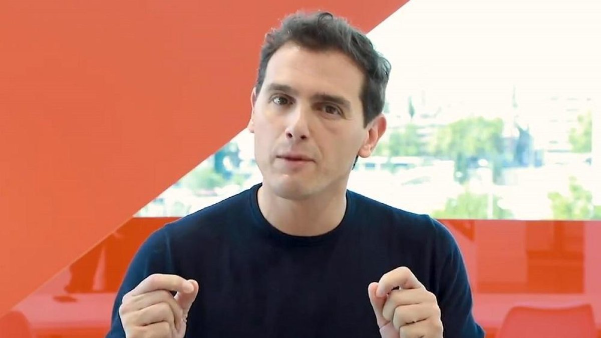 magen del vídeo publicado por el presidente de Ciudadanos, Albert Rivera, en su perfil de Twitter, en el que proclama el fin del Impuesto de Sucesiones en Castilla y León.-ICAL
