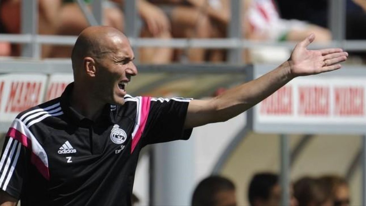 Zinedine Zidane, en un entrenamiento del Castilla.-