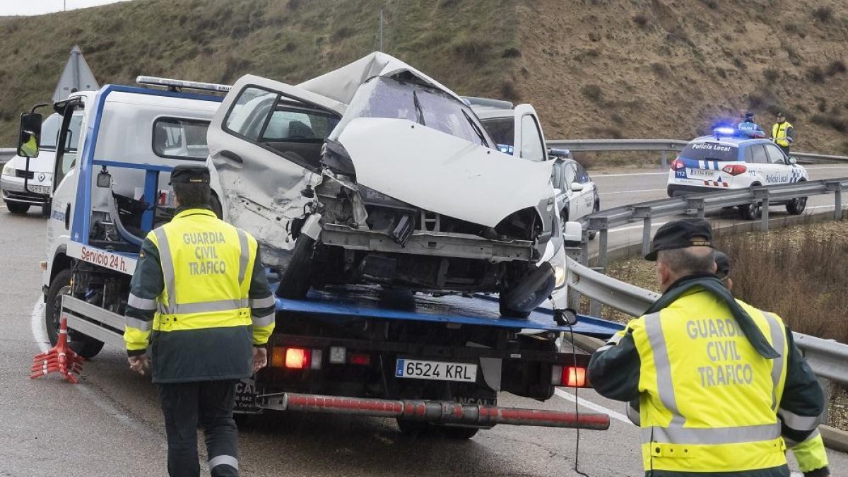 Estado en el que quedó el vehículo tras el accidente.-PABLO REQUEJO / PHOTOGENIC