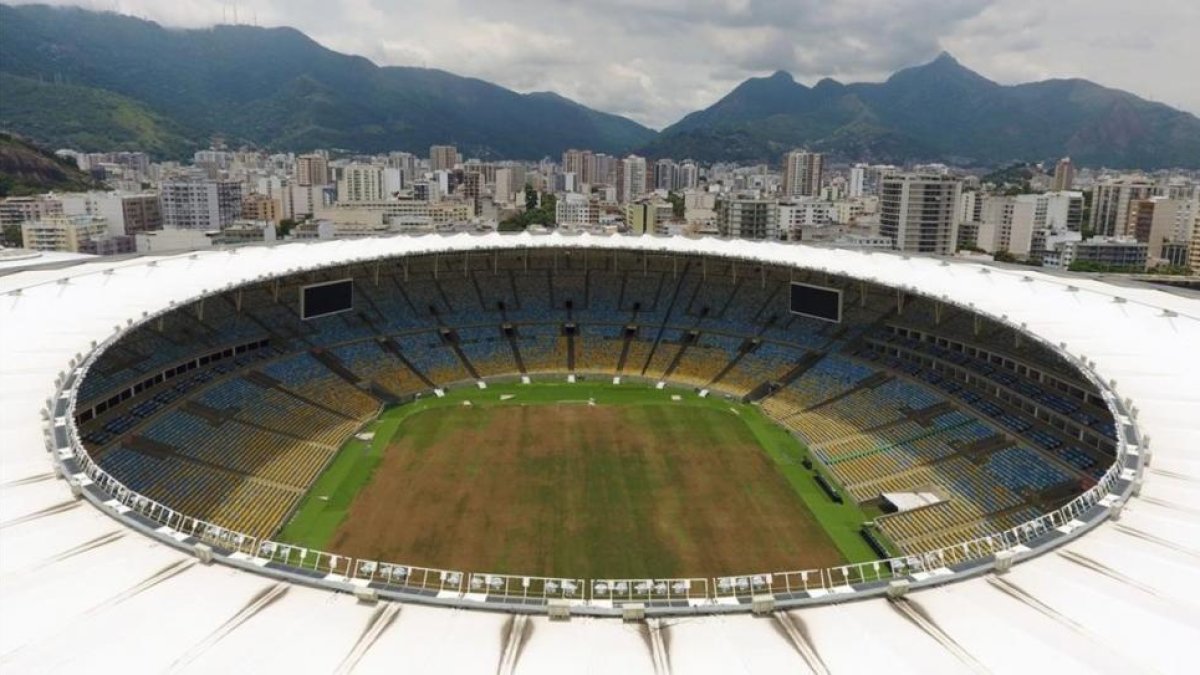 Una vista panorámica de Maracaná, con el césped en estado de abandono.-VANDERLEI ALMEIDA