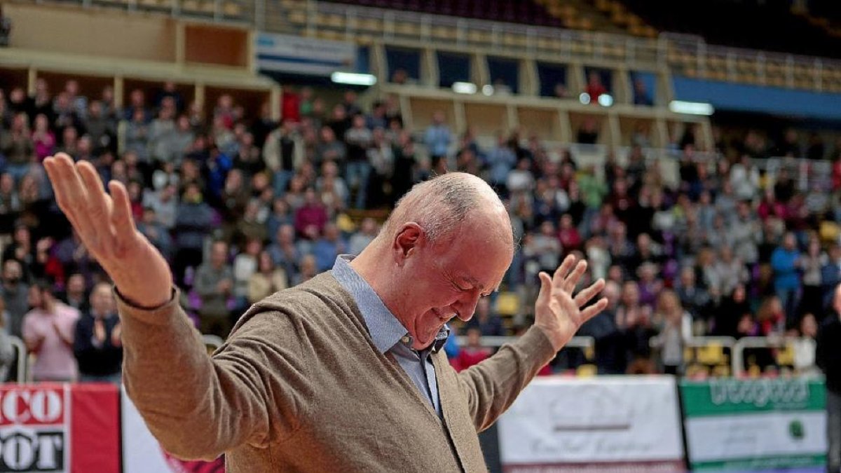 Quino Salvo en el homenaje celebrado en el polideportivo Pisuerga.-PHOTOGENIC