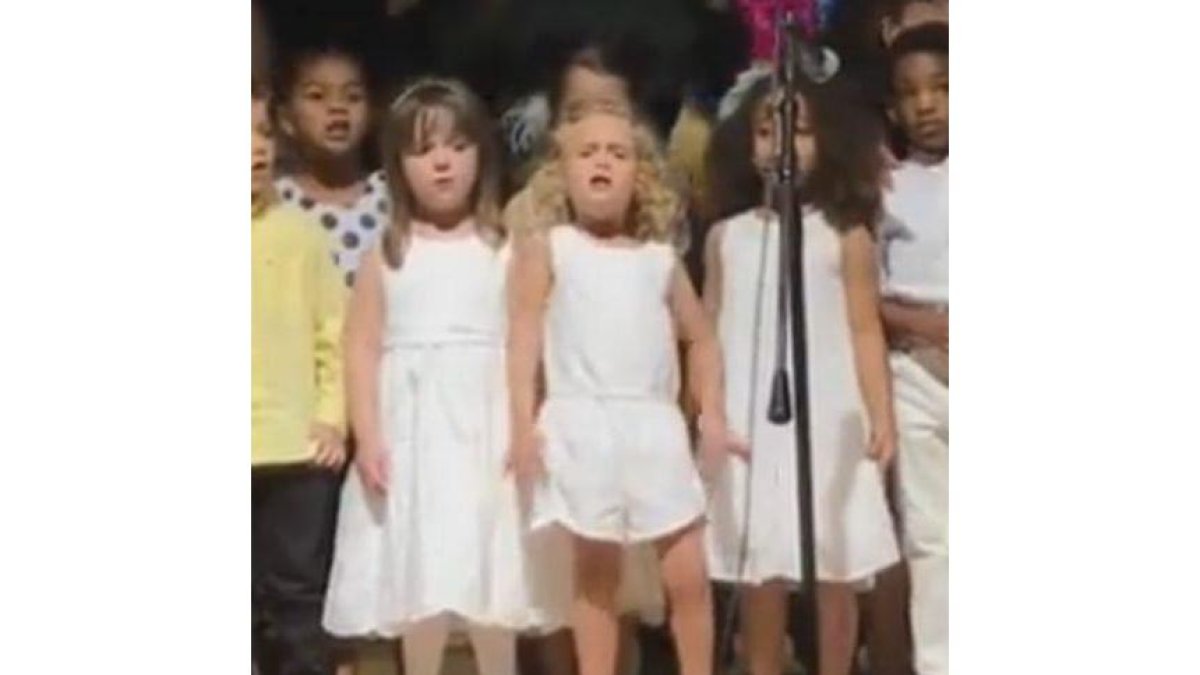 La pequeña Sophia Urquijo, de 4 años, cantando a pleno pulmón 'How far I'll go', de la pel·lícula 'Vaiana'.-