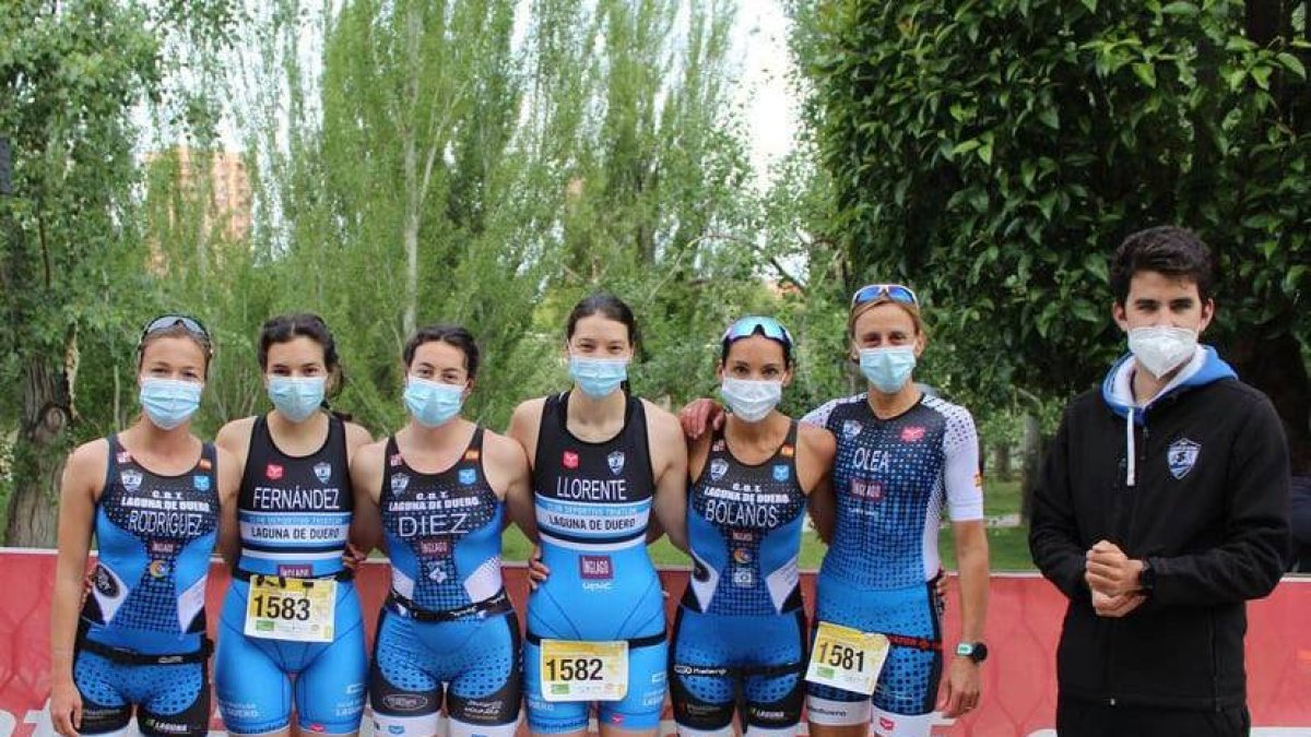 Integrantes de la Escuela del Triatlón Laguna de Duero. / E.M.