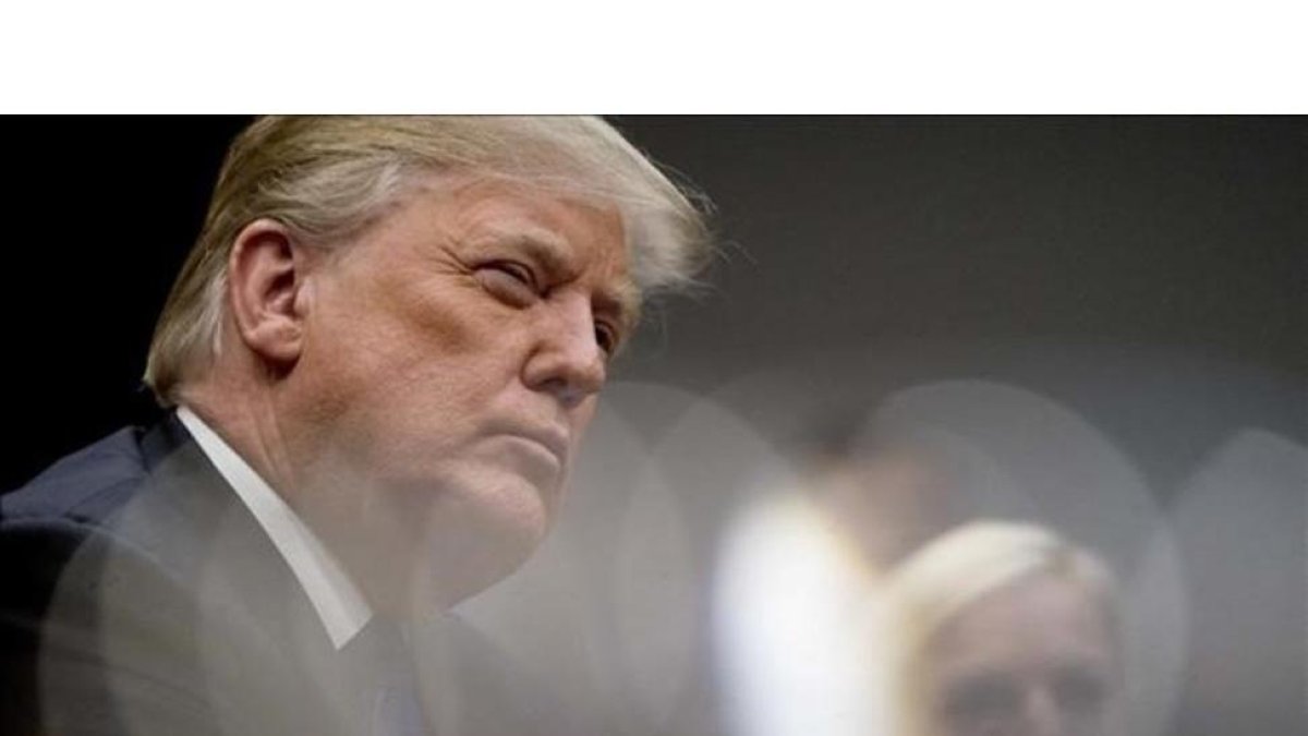Donald Trump, durante una reunión con senadores republicanos en la Casa Blanca.-/ ANDREW HAMIK