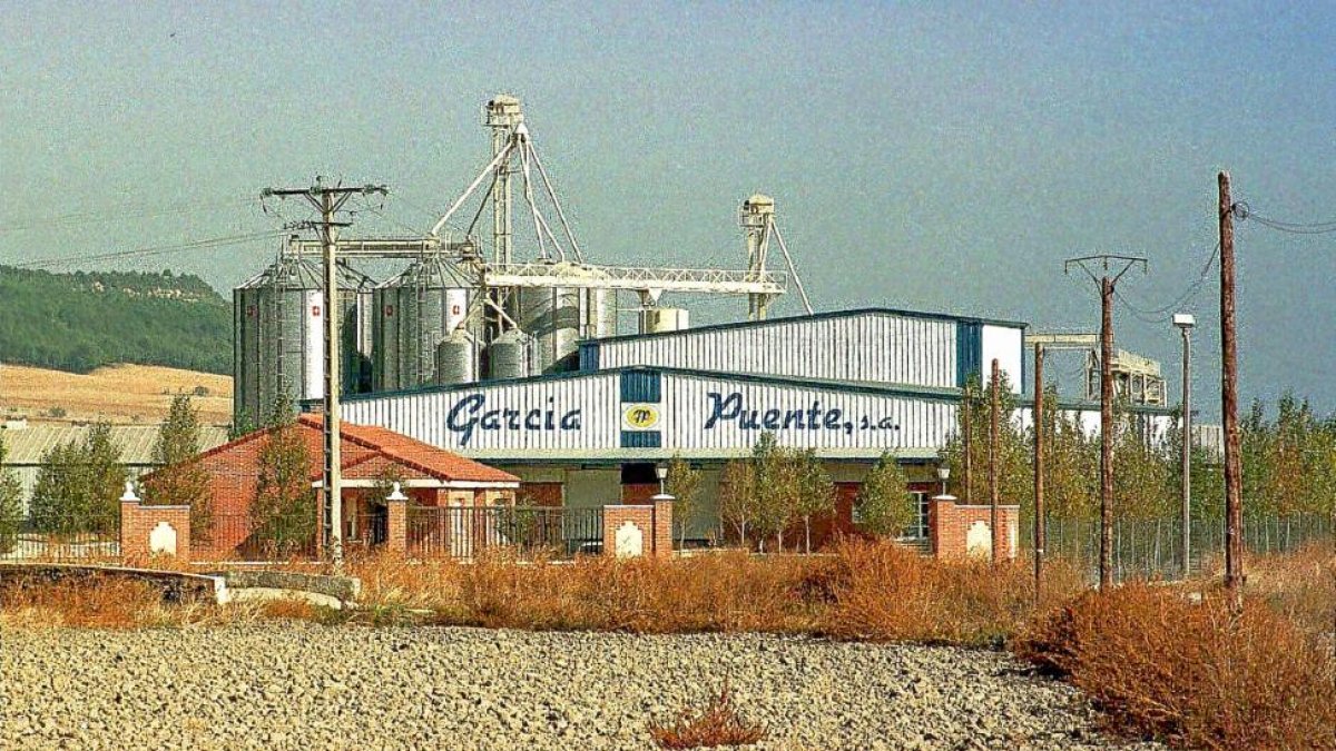 Naves de Avícola García Puente, en el término municipal de Olmedo.-EL MUNDO