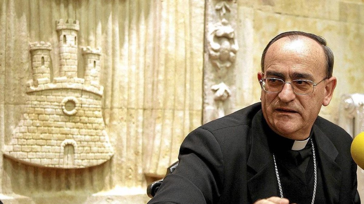 El obispo de Salamanca, Carlos López, en una foto de archivo.-ICAL