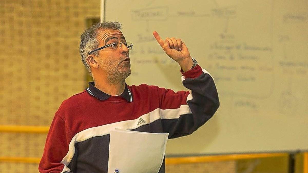 Carlos Colmenero durante la celebración de un clinic.-MIGUEL ÁNGEL SANTOS