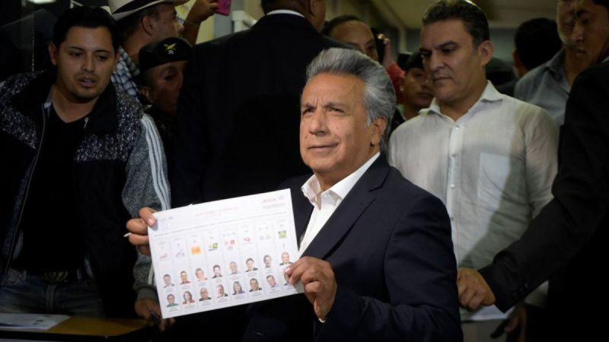 El presidente de la República, Lenín Moreno, ha solicitado la renuncia a todo el gabinete ministerial.-AFP