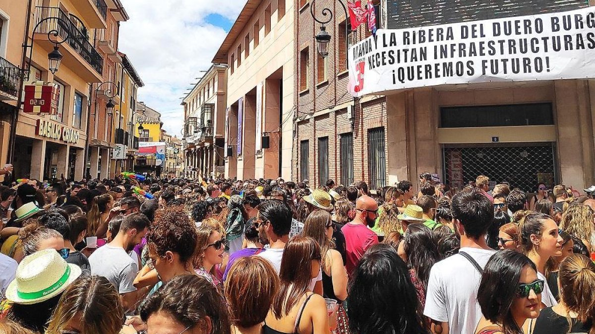 El acceso al escenario Radio 3, en la plaza del Trigo, era prácticamente imposible.-GATI BFM