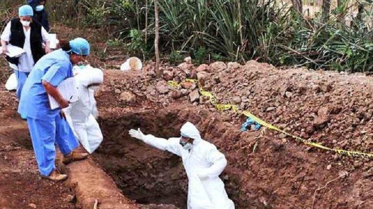 Estos sitios se suman a los más de 150 cementerios clandestinos de las pandillas encontrados desde 2014 en diversas partes del país.-ELSALVADOR.COM