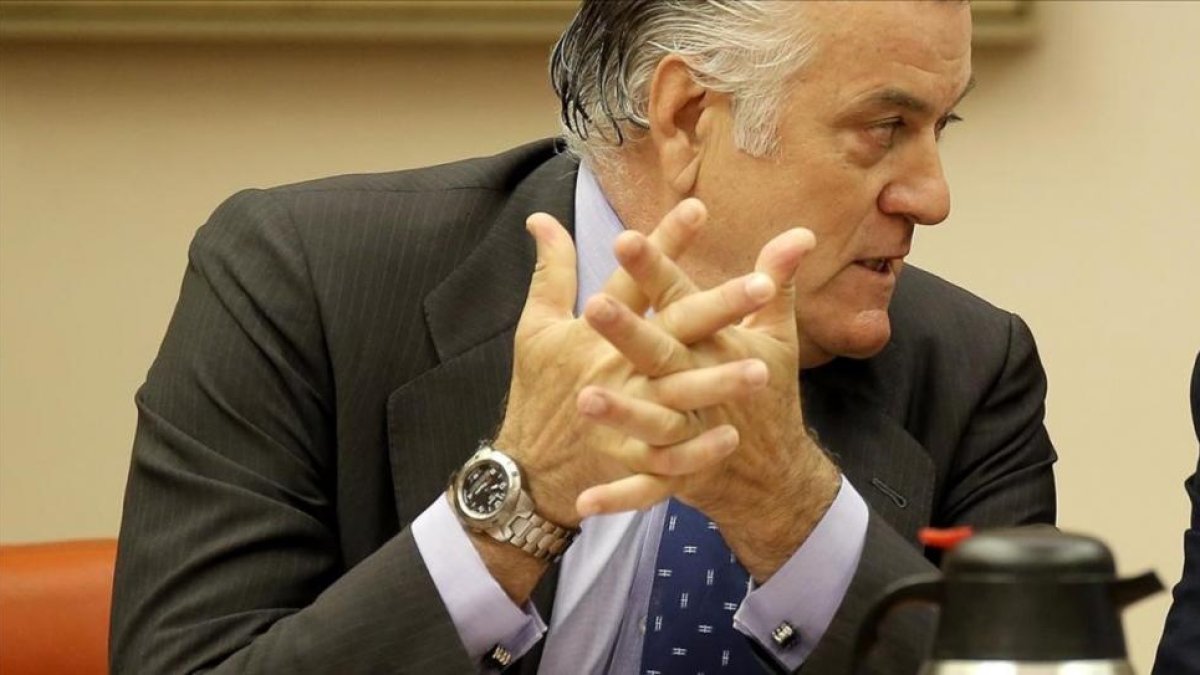Luis Bárcenas, en la comisión.-JOSE LUIS ROCA