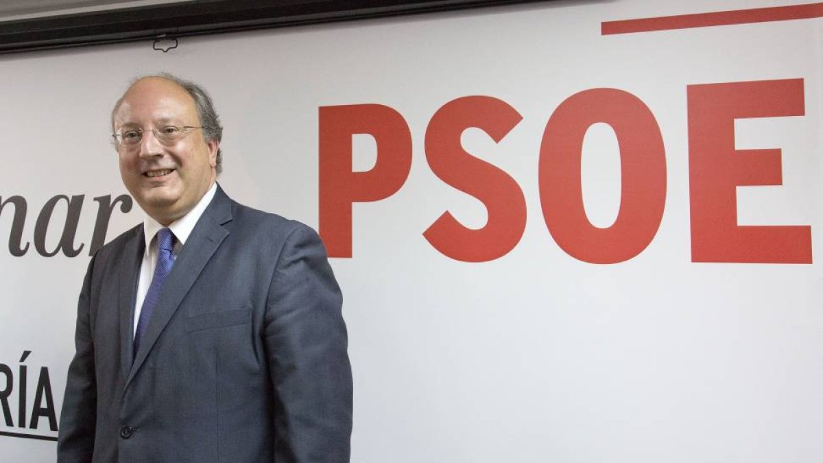 Enrique Cabero ofrece una rueda de prensa para anunciar que abandona su cargo en el PSOE de Salamanca-ICAL