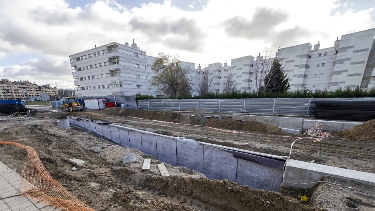 Estado de las obras para construir el túnel de la calle Andrómeda. PABLO REQUEJO /PHOTOGENIC