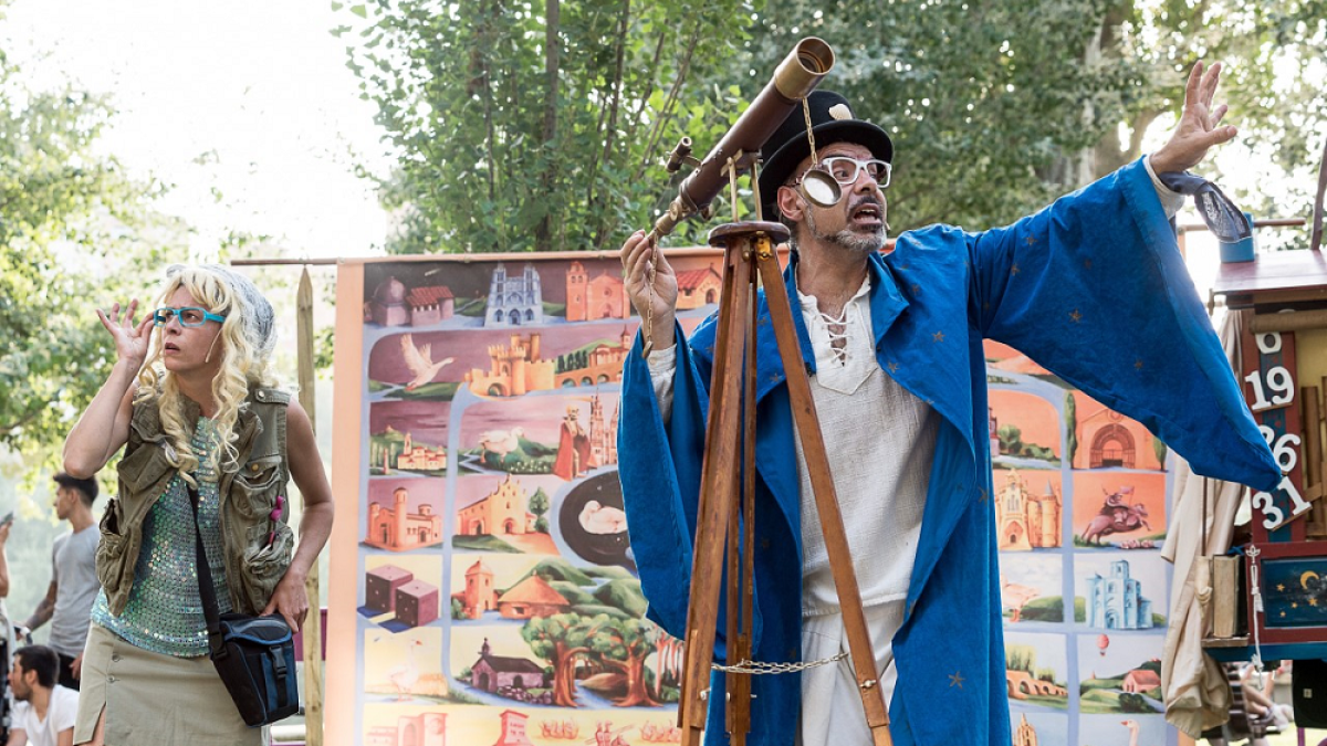 Trinidad Osorio y Raúl Gómez (Fabularia Teatro) en una escena de ‘Ultreia. Camino de ocas y estrellas’.-FETAL