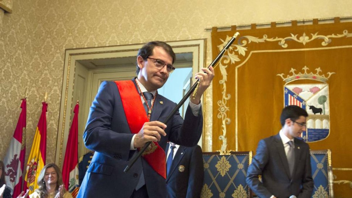 Alfonso Fernández Mañueco toma posesión como alcalde de Salamanca.-Ical