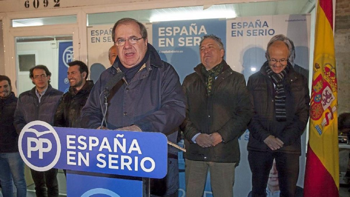 Herrera arropó a los candidatos por Valladolid en la calle Santiago.-P. Requejo