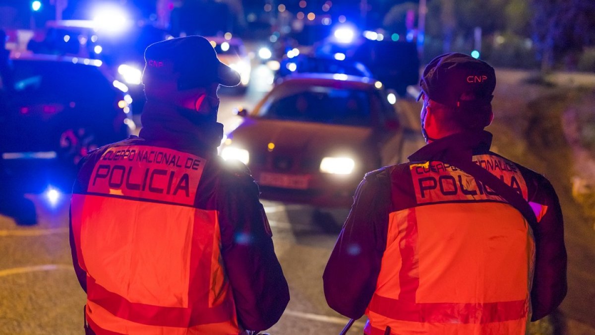 Control de la Policía Nacional de verificación de normativa anti Covid. E.M.