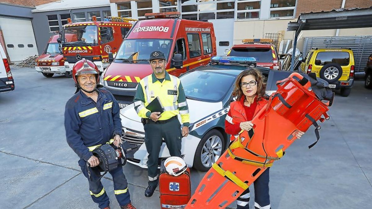 Juan Carlos, Manuel y Maite, sargento de bomberos, jefe del subsector de la Guardia Civil de Tráfico y coordinadora de la Unidad Medicalizada de Emergencias de Valladolid 3.-J.M. LOSTAU