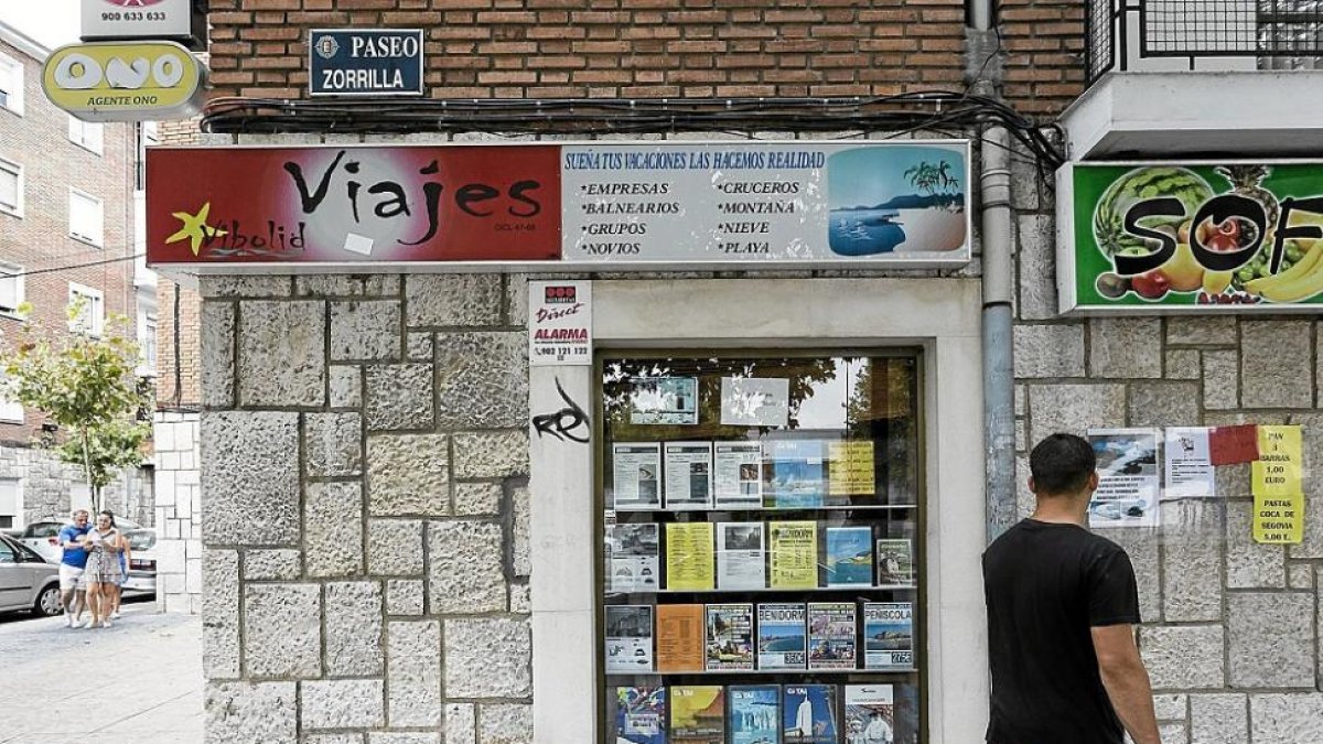 Exterior de la agencia de viajes, donde presuntamente se perpetró la estafa.-MIGUEL ÁNGEL SANTOS / PHOTOGENIC