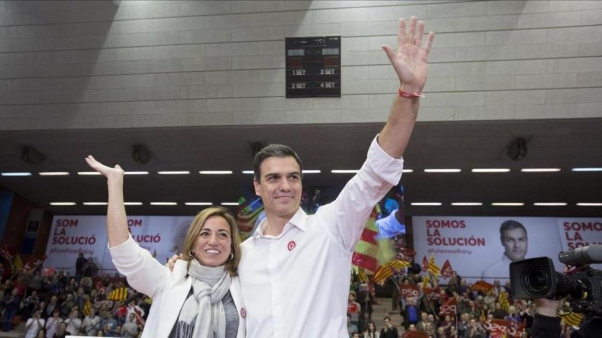 Chacón y Sánchez, durante un mitin en Barcelona el pasado 18 de diciembre.-FERRAN NADEU