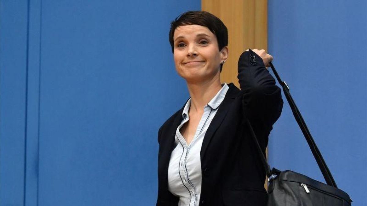 La número dos del partido de extrema derecha alemán AfD, Frauke Petry.-AFP / JOHN MACDOUGALL