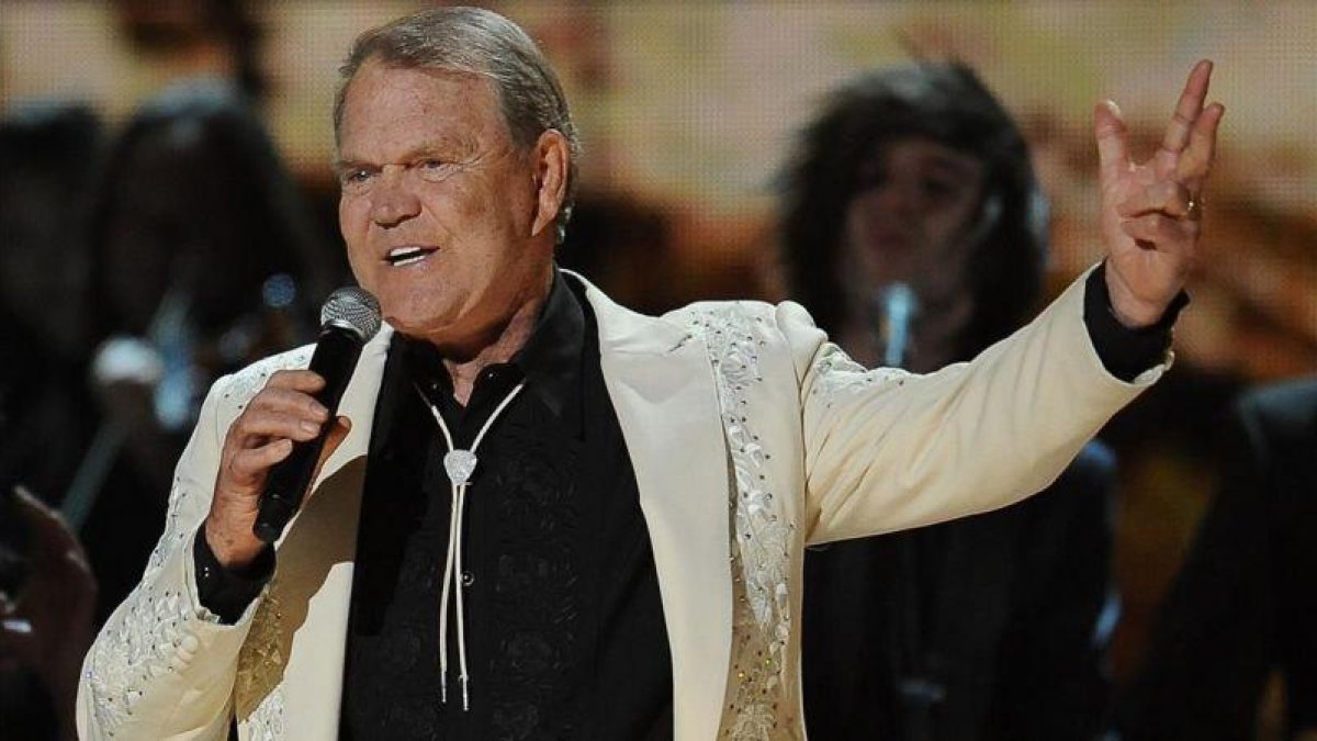 Glen Campbell, durante un concierto en febrero del 2012.-AFP / ROBYN BECK