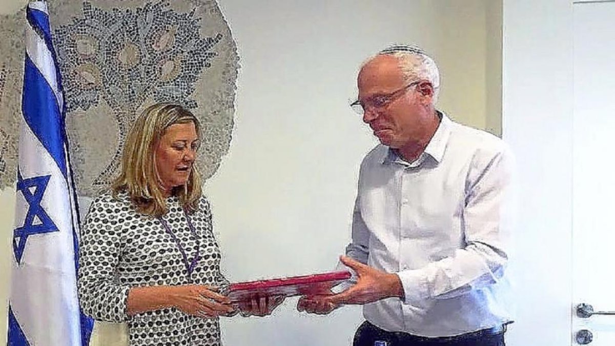 La consejera de Economía con el ministro de Agricultura de Israel.-ICAL