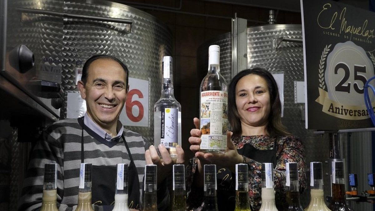 Eusebio García y su mujer Loli de la Iglesia, tercera generación de la empresa de licores y aguardientes.-ENRRIQUE CARRASCAL