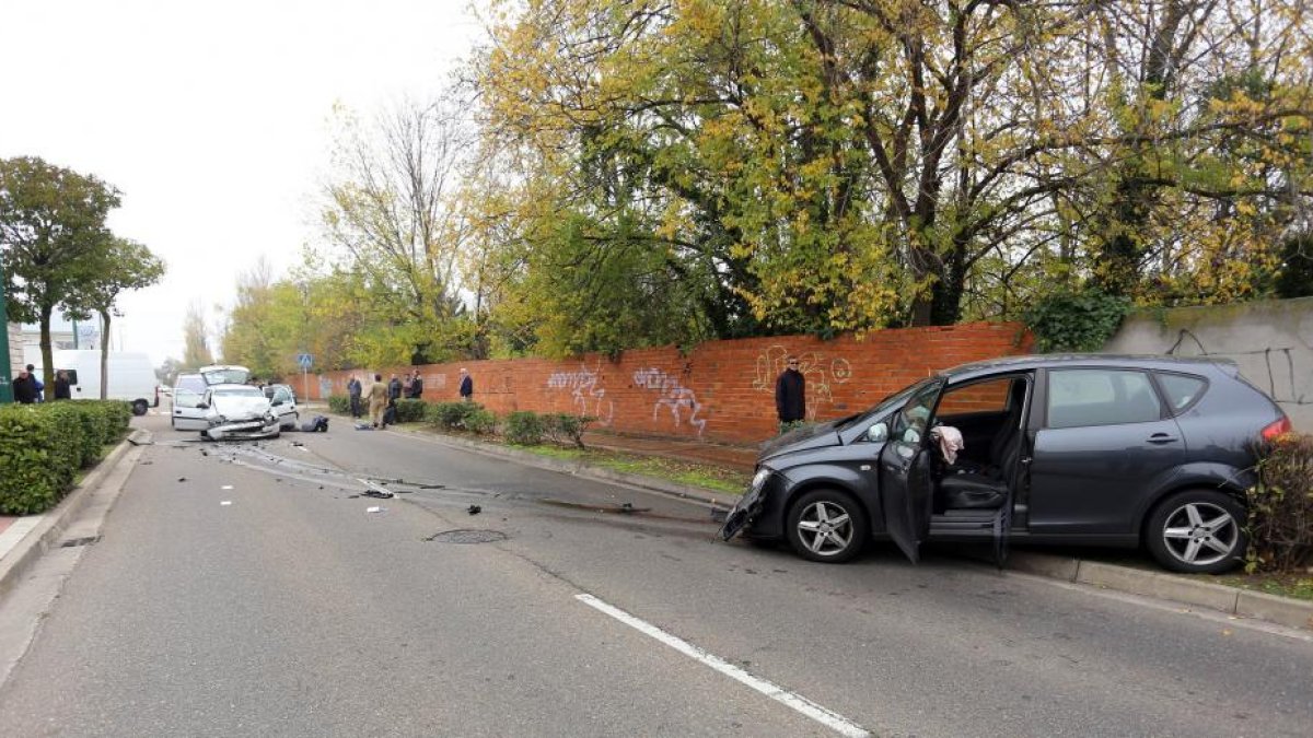 Accidente de tráfico entre dos vehículos en el paseo del Cabildo.-ICAL