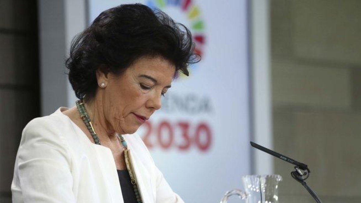 La ministra portavoz en funciones Isabel Celaa.-DAVID CASTRO