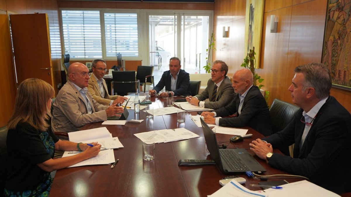 Los asistentes al comité ejecutivo de la Feria de Valladolid durante la reunión. E.M.